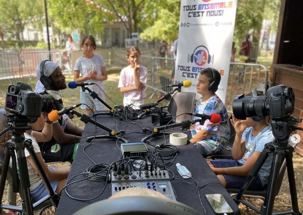 Émission en plein air avec les enfants